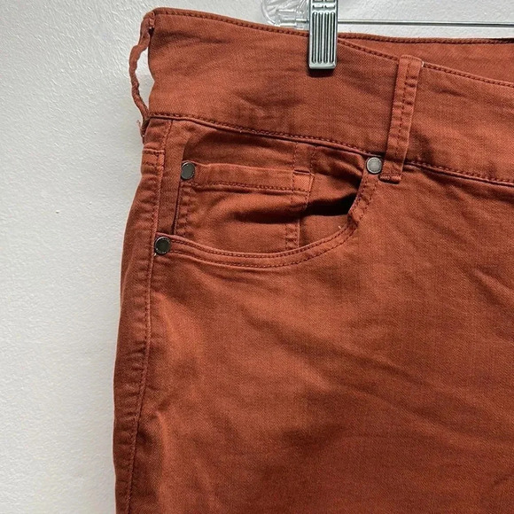 Torrid Flared Jegging Denim Pants in Oxblood Wash Red Plus Size 26 Short 26S - Picture 4 of 11
